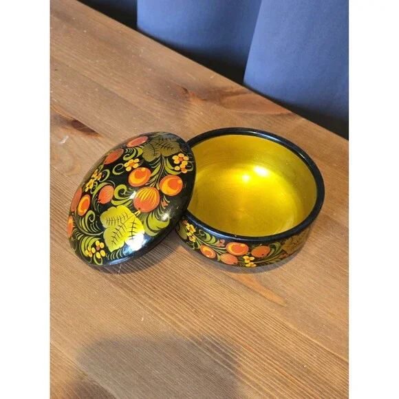 Vintage Russian Black Painted Lacquer Box Hand Painted Floral 5" - Picture 3 of 6